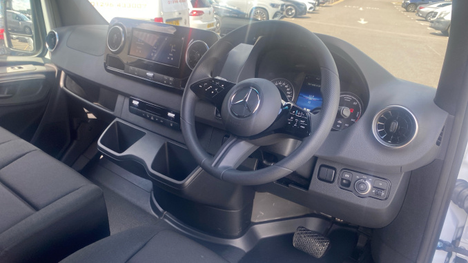 Mercedes-Benz Sprinter E414 L3 Electric Rwd 100kW 113kWh Pro Van Auto - Image 20